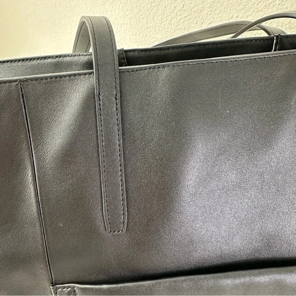 TUMI Everyday Tote Bag Voyageur Leather in Black - Picture 5 of 10